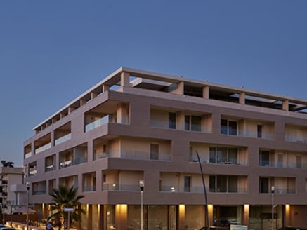 Edifício comercial e residencial em Caserta