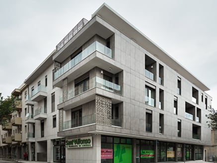 Edifício moderno em Lucera