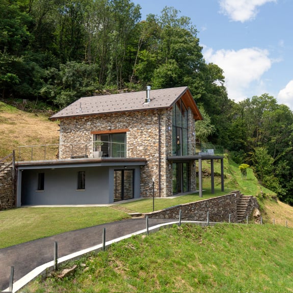 Casa rinnovata sul Lago Maggiore.