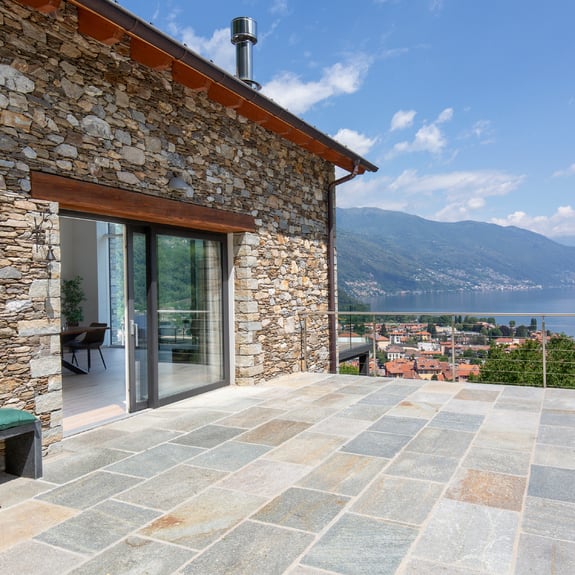 Casa rinnovata sul Lago Maggiore.