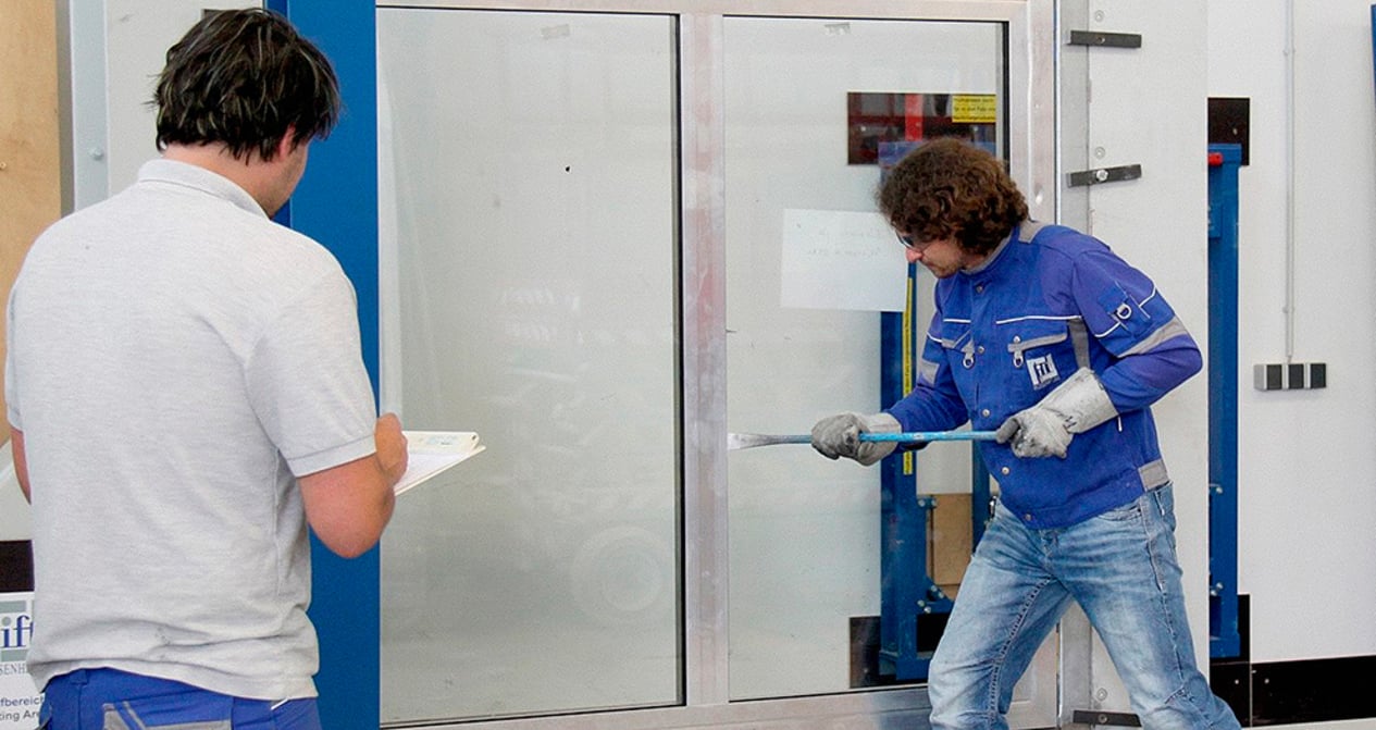 “Wij doen het zoals de inbrekers.”