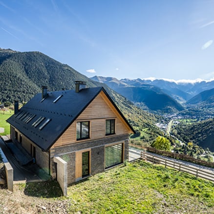 Construção nova no coração dos Pirenéus