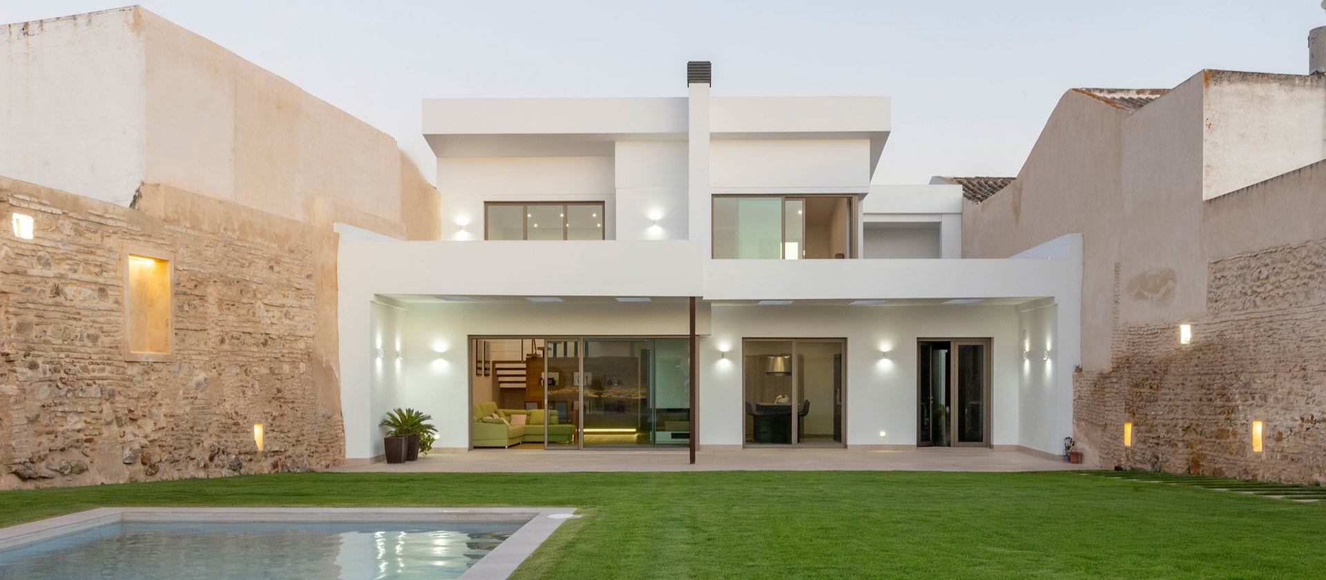 Vivienda entre medianeras antiguas