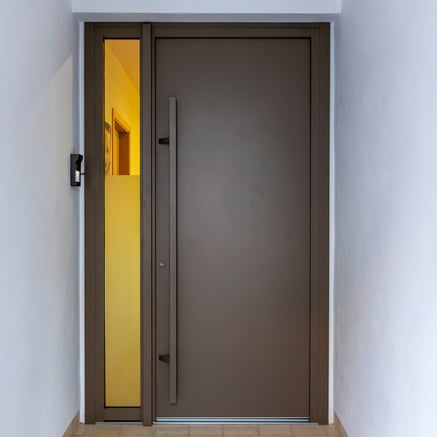 Nieuw huis tussen oude muren