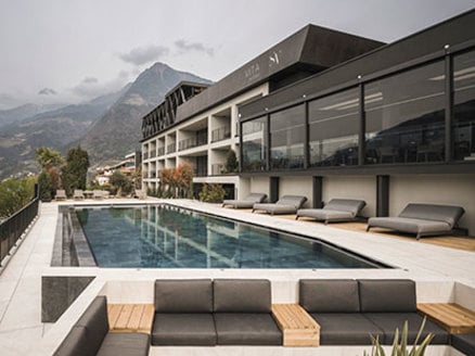 Construção nova: hotel em Tirolo