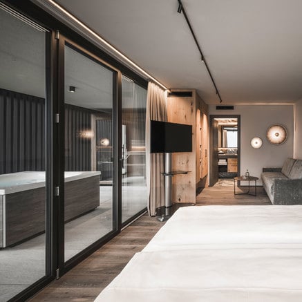 Neubau: Hotel bei Dorf Tirol