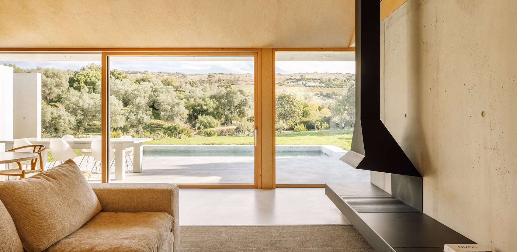 Forme geometriche, materiali a contrasto.