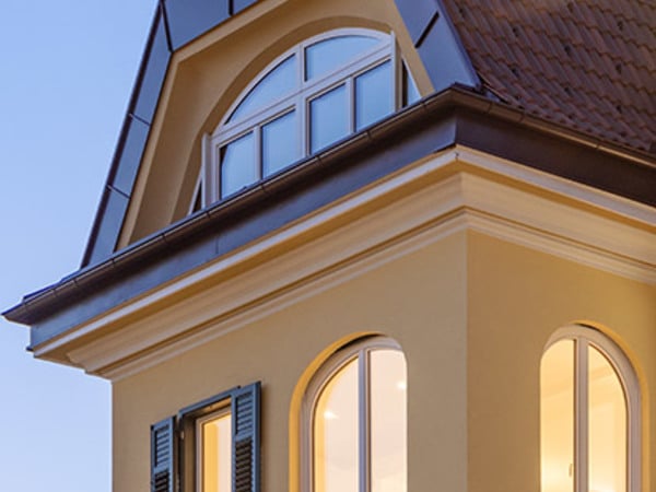 Authentieke look met nieuwe ramen: renovatie van een villa in Bozen