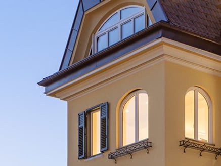 Traditional building front with new windows: villa refurbishment in Bozen.